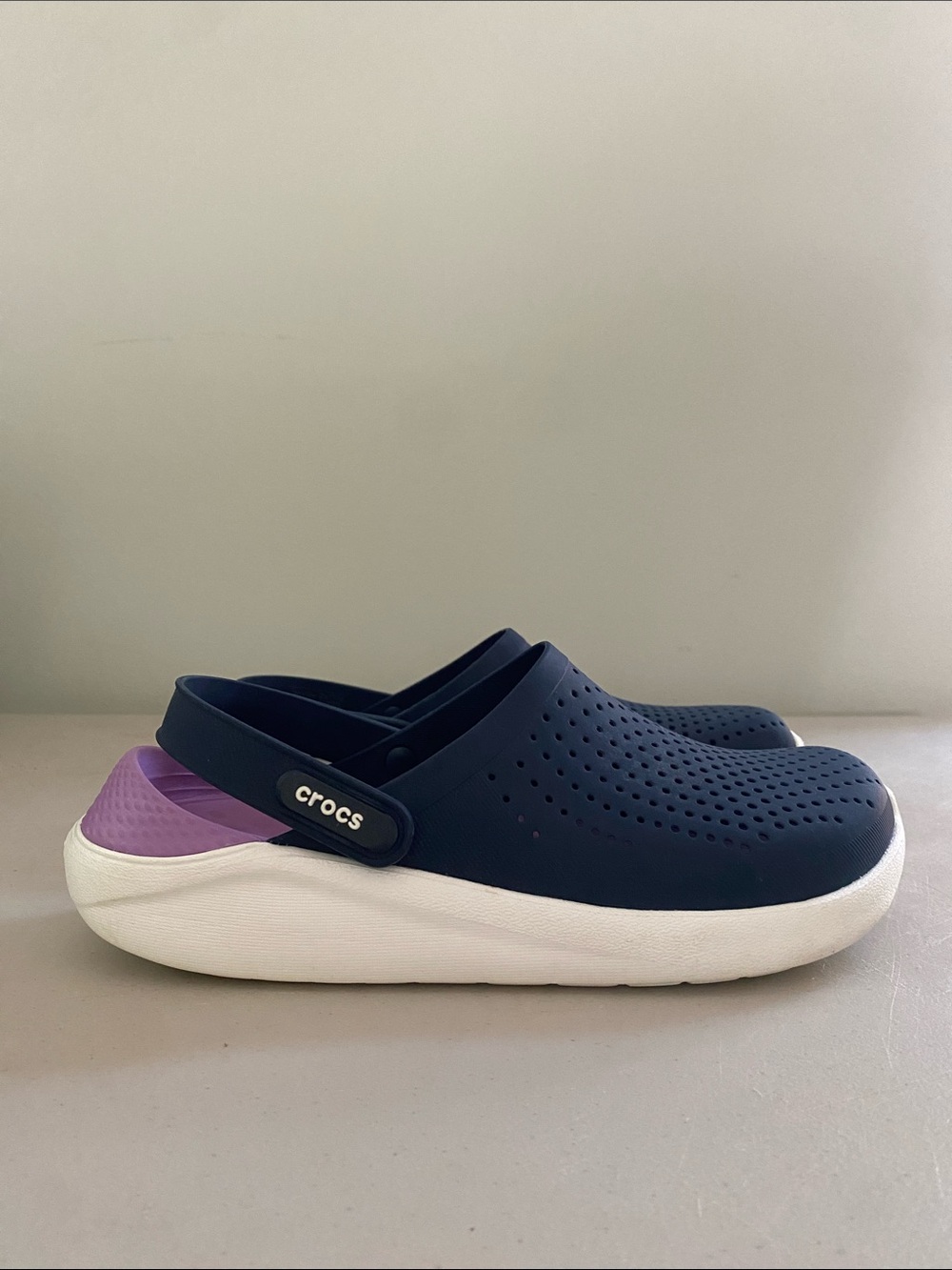 Crocs navy and orchid LiteRide clogs M7 W9 comfort shoe slip on slide - Picture 4 of 10